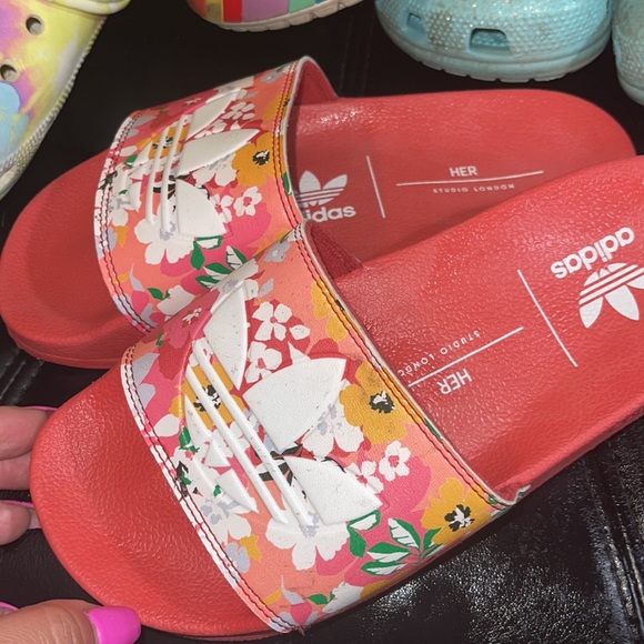 Adidas Adilette Lite HER Studio "Hazy Rose/White" Grade School Girls' Slide💖 - Picture 3 of 5